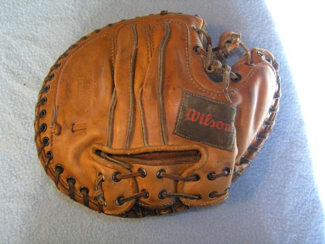 Gus Mancuso Wilson A2420 Back Doug